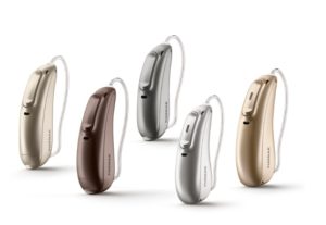 Aparaty słuchowe zauszne - 5 urządzeń w różnych kolorach