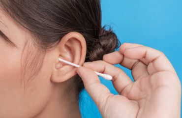 Jak prawidłowo dbać o higienę uszu?
