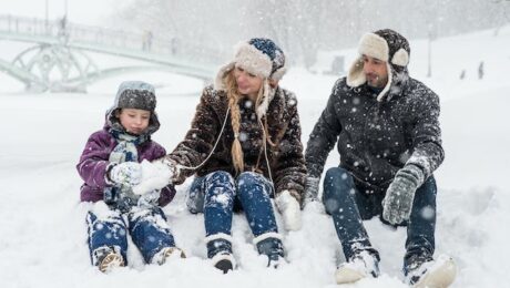 Jak dbać o słuch zimą? Praktyczne wskazówki